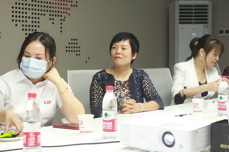 女企業家座談會