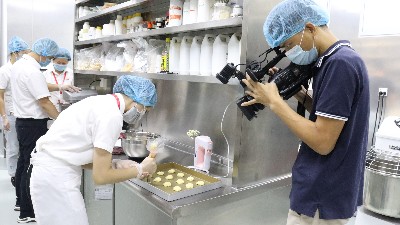 石碣新聞記者訪問Ag亞洲集團(tuán)研發(fā)總監(jiān)