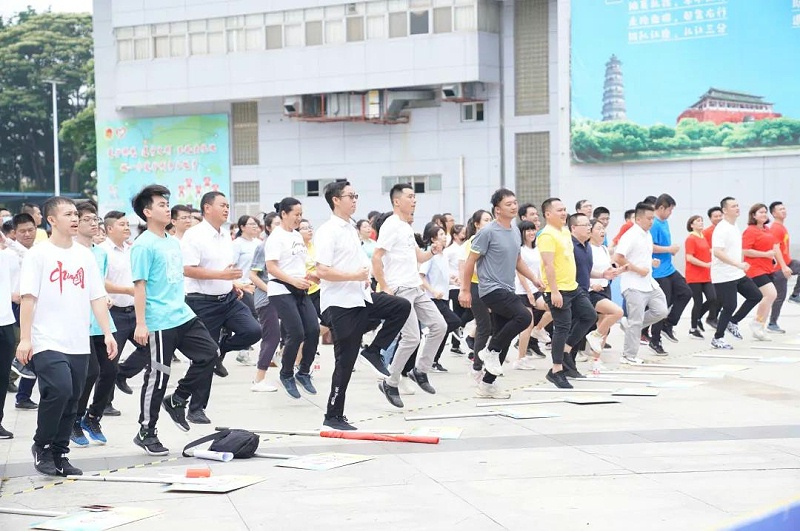 厲害了我的嘉人們！石碣鎮第八屆青年職工趣味運動會Ag亞洲集團食品獲團體“二等獎”